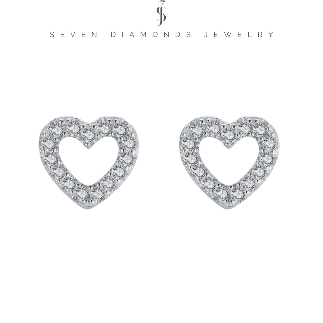 Herzohrringe aus 925 Sterling Silber mit funkelnden Zirkonia – eleganter Damenschmuck auf weißem Hintergrund