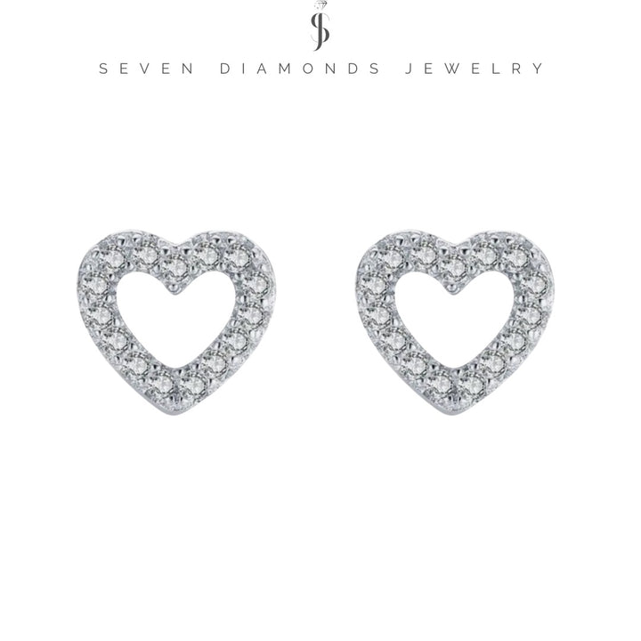 Herzohrringe aus 925 Sterling Silber mit funkelnden Zirkonia – eleganter Damenschmuck auf weißem Hintergrund